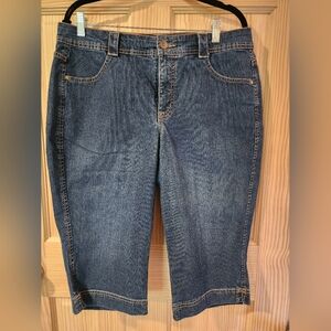 Women's Classic Blue Denim  Capris By Croft And Barrow Size 14.